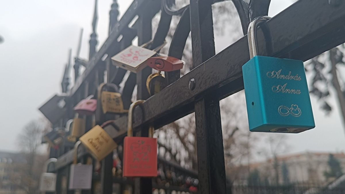 Több szerelmi zarándokhely is létezik városunkban. A legnépszerűbbek Eger lakatfalai
