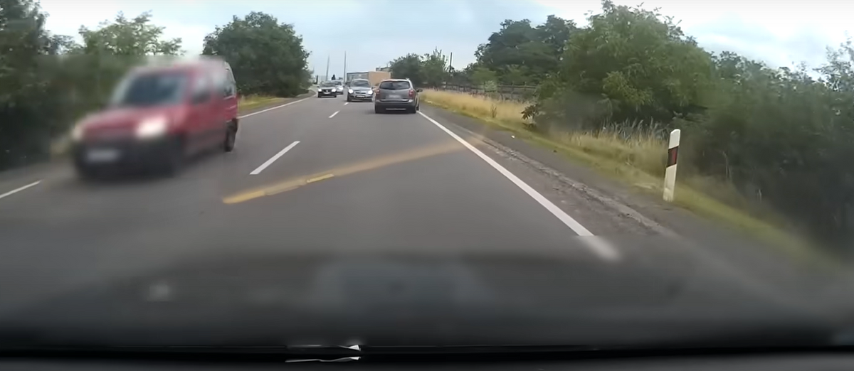 Nem sokon múlott a tragédia a 3-as főúton Fotó: BpiAutósok