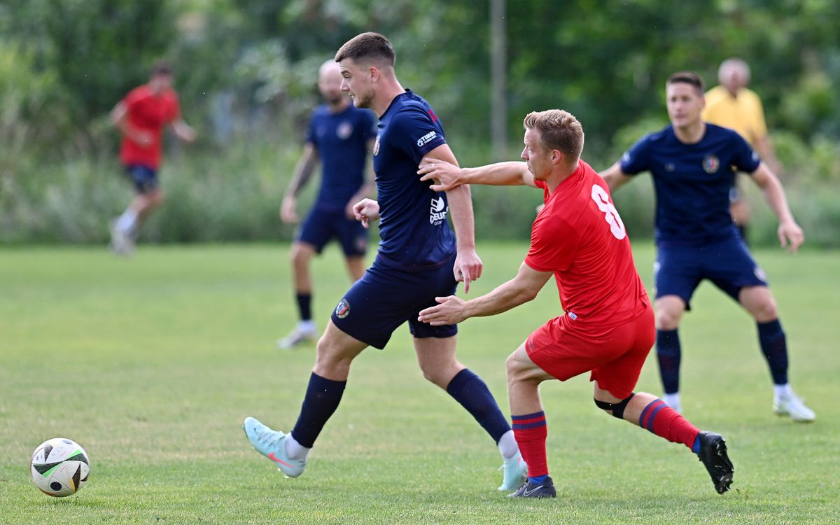 Zvara Dávid (pirosban) fontos láncszem az Eger SE csapatában