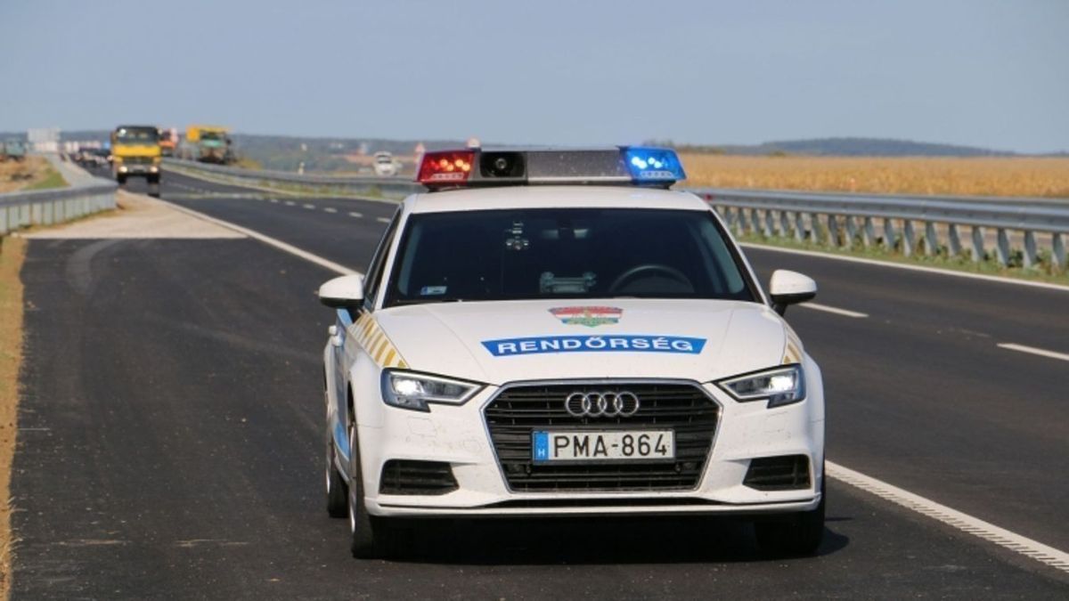 Fejre állt egy autó az M3-ason, hatalmas a torlódás