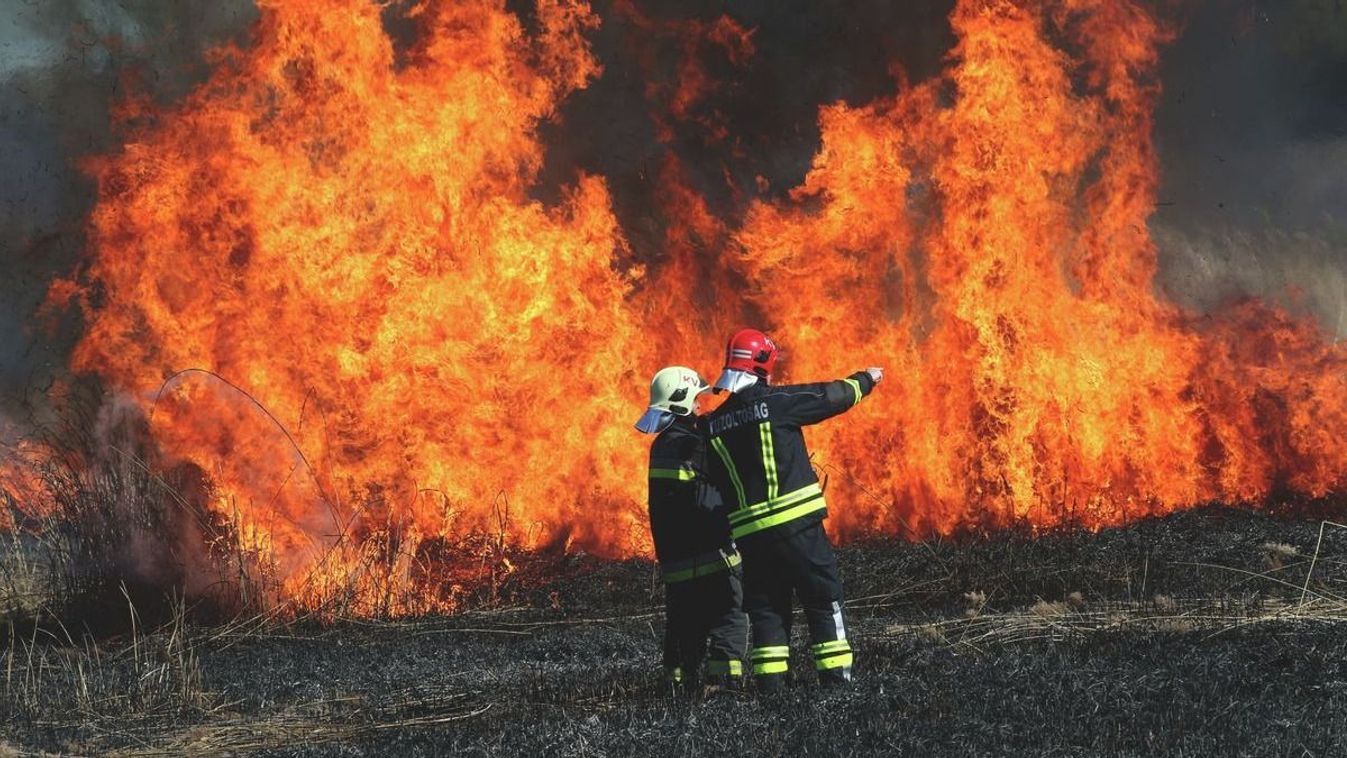 Tűz Átány határában – brutális fotókon a pusztítás