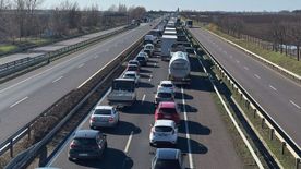Fullon az M3-as - karácsonyi torlódás az autópályán