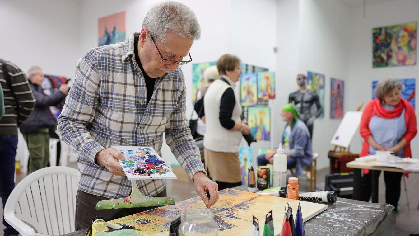 Így születik műalkotás a pláza közepén – új művészeti programsorozat indulhat...