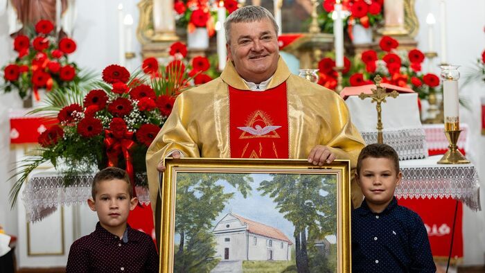 20 éves jubileuma alkalmából köszöntötték a helyi plébánost