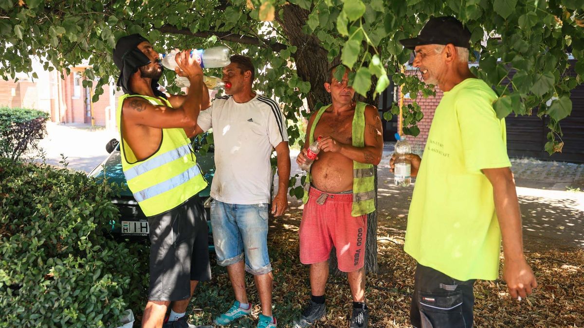 Megállhat a munka a hőségriadó miatt Hevesben? Ezeket a szabályokat most mindenhol be kell tartani!