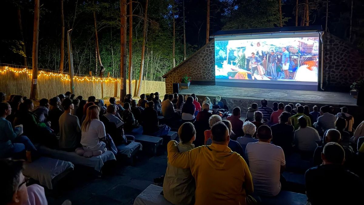 Ilyet még a legtöbb nagyvárosban sem látni: visszatért a '80-as évek ebben a hevesi községben