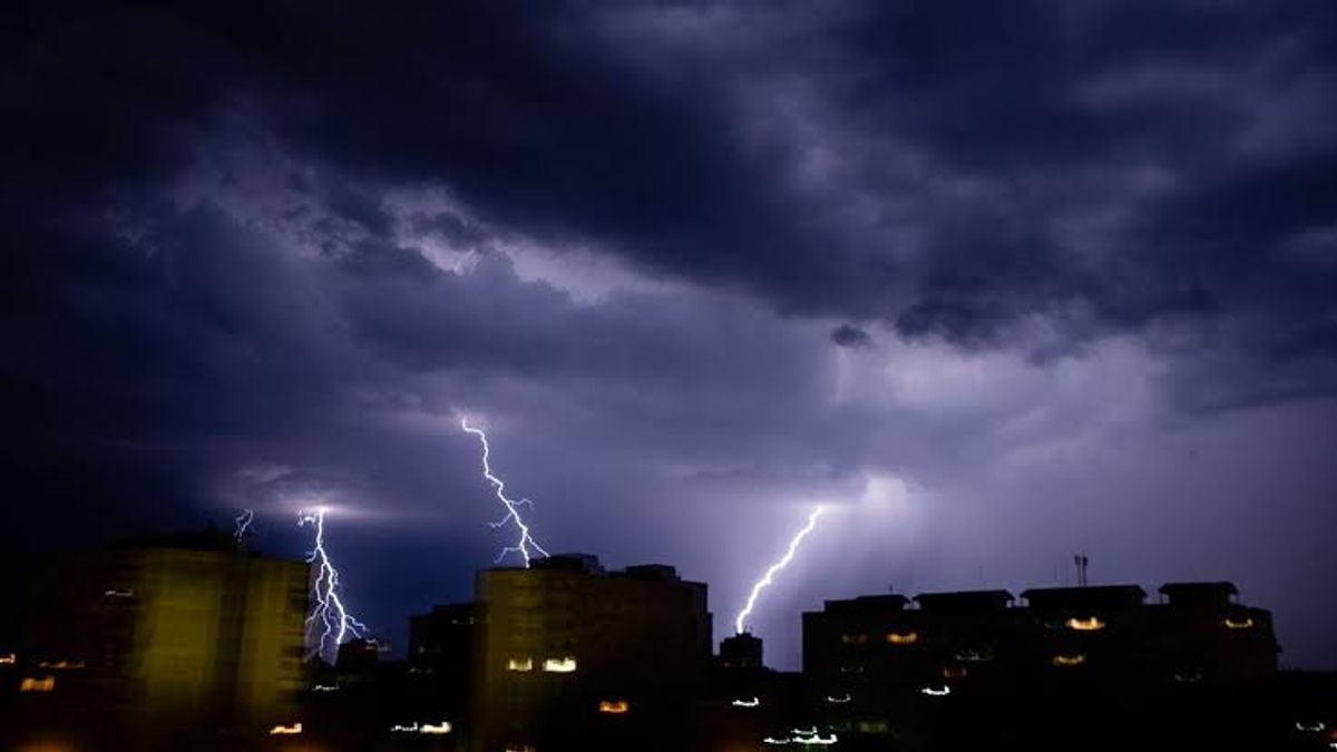 Tikkasztó hőség után jöhet a fordulat: zivatarok csaphatnak le Hevesre