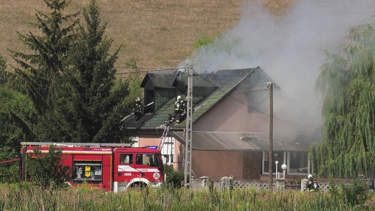 Mindene odalett a családnak a balatoni háztűzben, le a kalappal azért, amit a falu értük tett – fotók, videó
