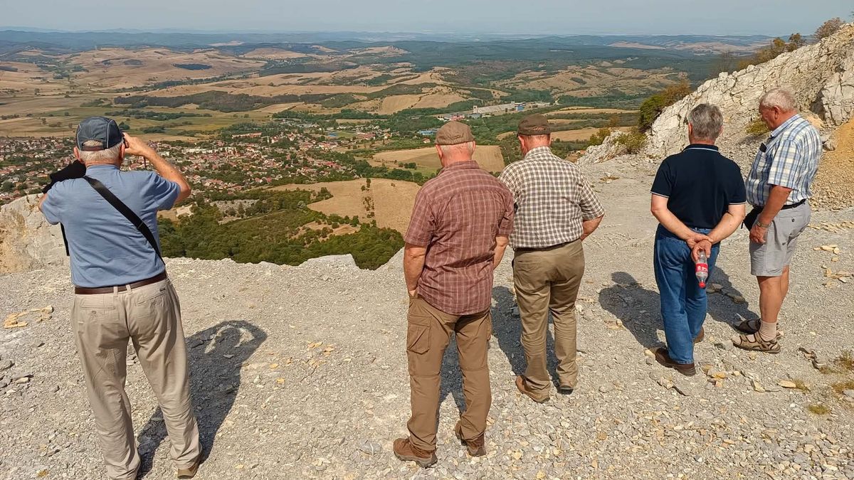 Nosztalgikus pillanatok a Bélapátfalvi-tónál: évtizedek után találkoztak újra a nyugdíjas erdészek