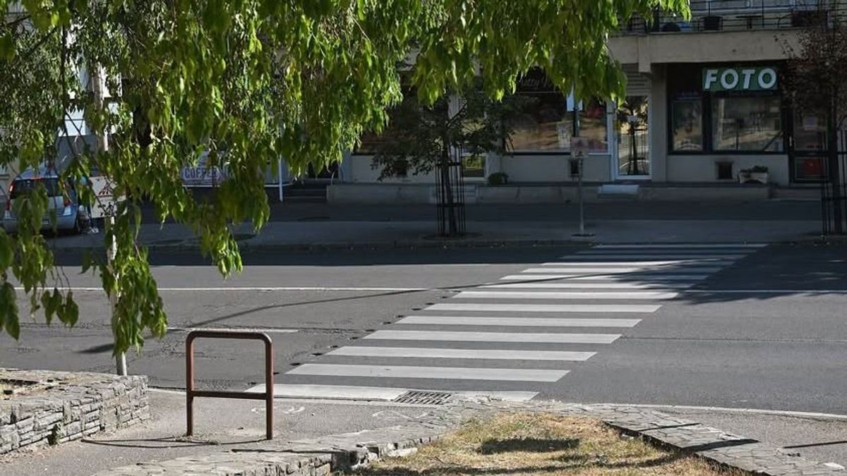 Biztonságosabb lehet végre az egri színház előtti zebra