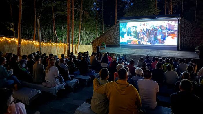 Ilyet még a legtöbb nagyvárosban sem látni: visszatért a '80-as évek ebben a hevesi községben