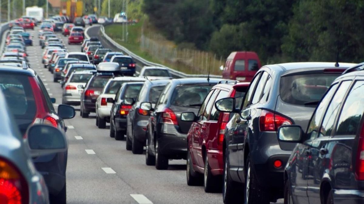 Több kilométeres a dugó az M3-ason, mutatjuk, merre ne induljon!