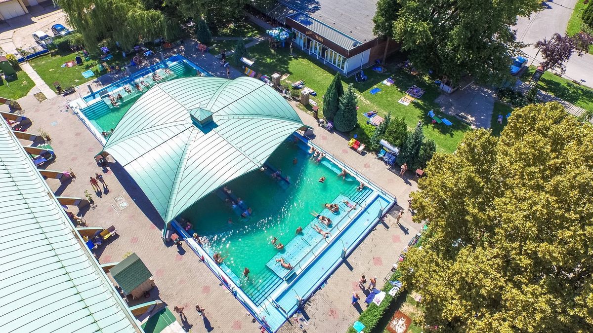 Vegyszer került a medencébe, többen rosszul lettek a népszerű gyógyfürdőben