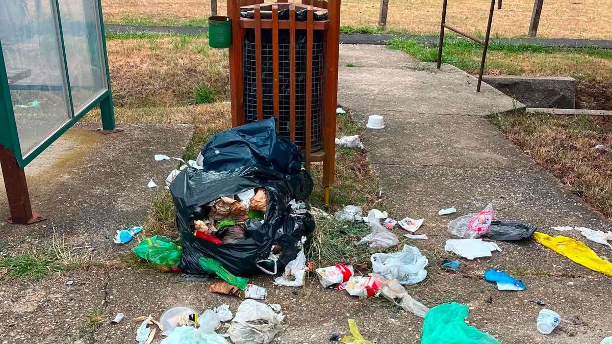 Felháborító látvány fogadta a bükkszéki buszmegállóba érkezőket