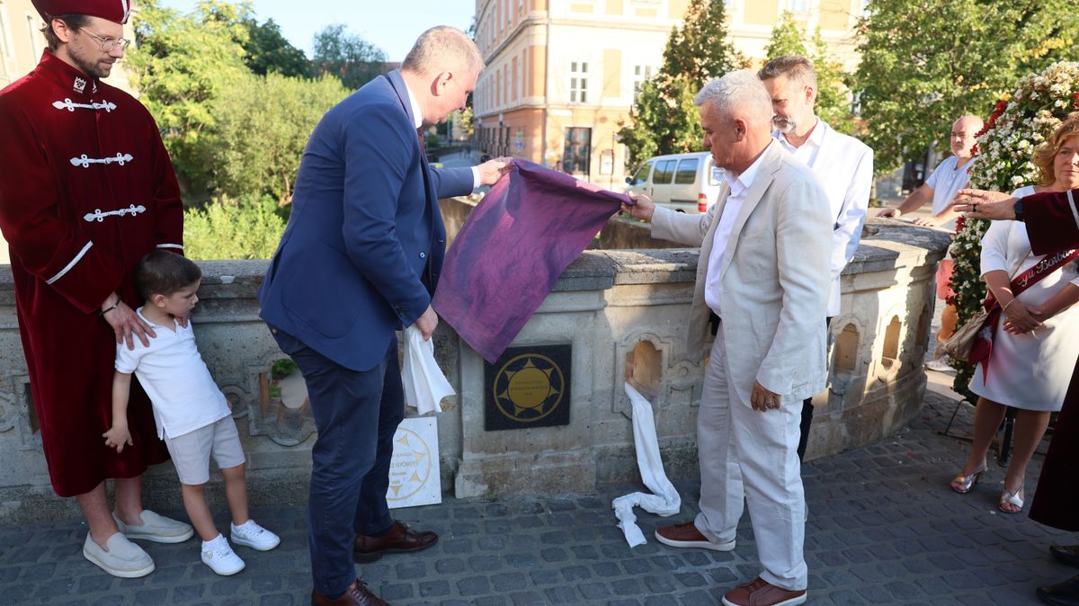 Új csillagok ragyognak a hídon: felavatták az egri borászat legendáinak emlékköveit – fotók, videó