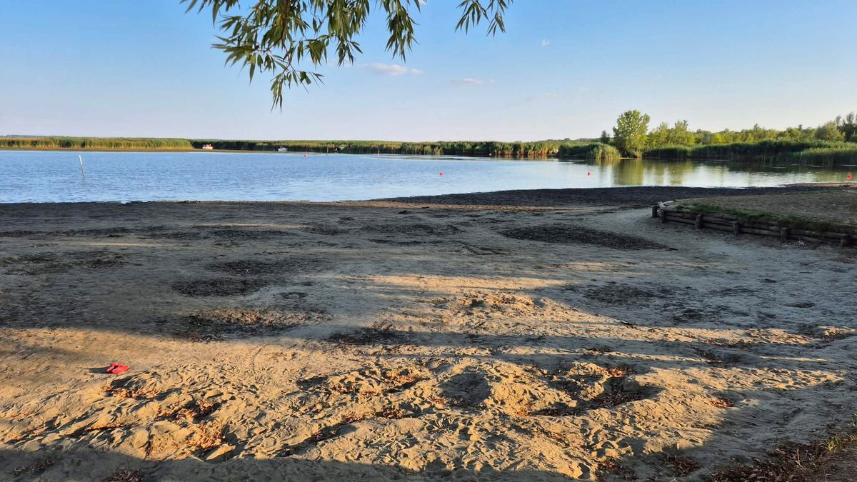 Megdöbbentő műholdképeken a Tisza-tó kiszáradt Tiszavalki-medencéje