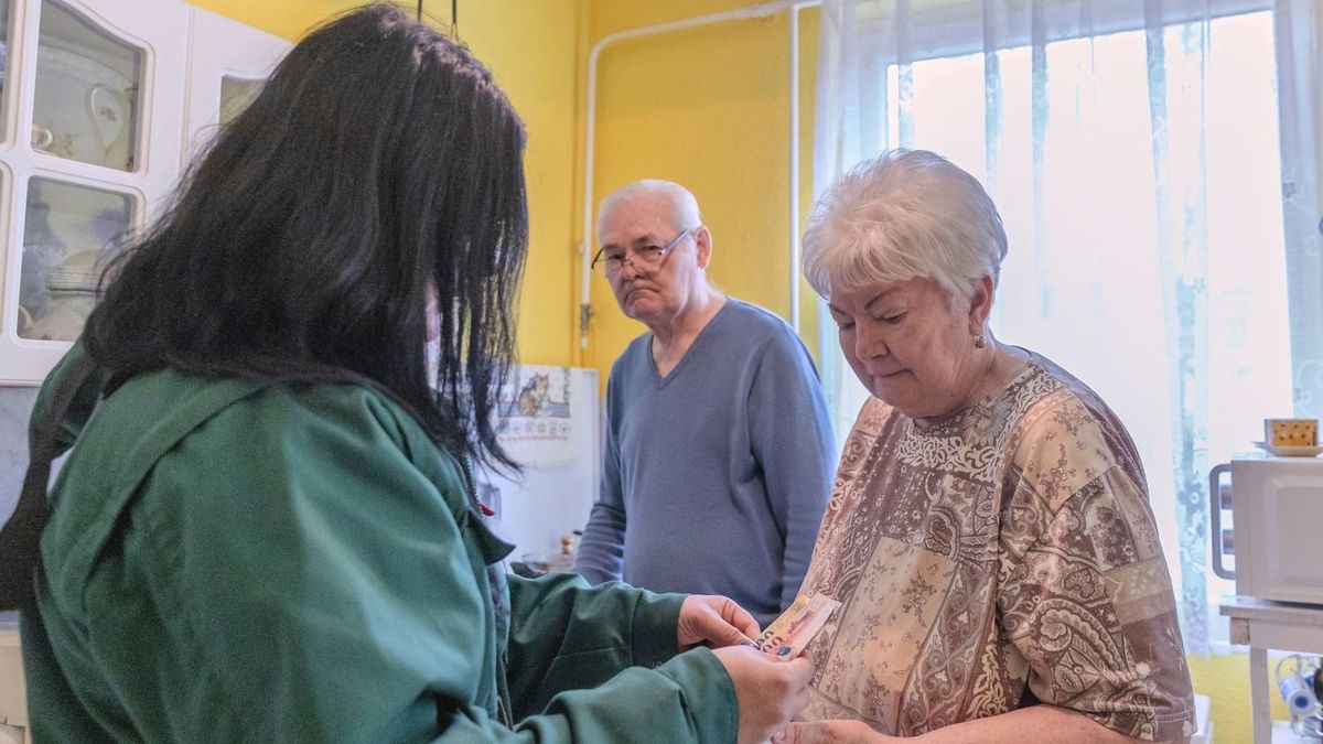 120 ezer forintra emelkedik az öregségi nyugdíj legkisebb összege