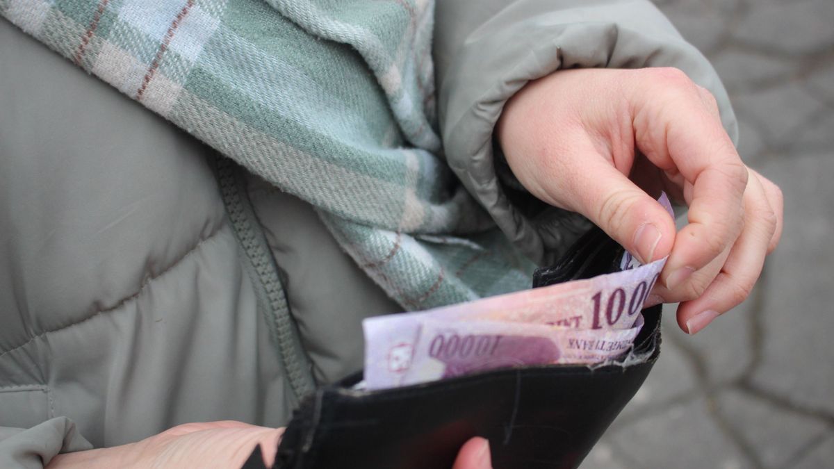 Tényleg többet keresnek az 50 felettiek, mint a harmincasok? – Meglepő, de van, ahol csökken a fizetés a kor előrehaladtával