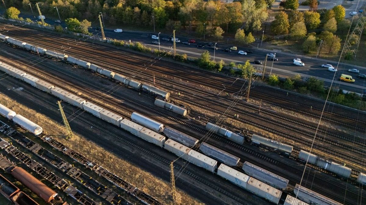 Fotókon a kisiklott vonat – így járnak most az InterCityk!
