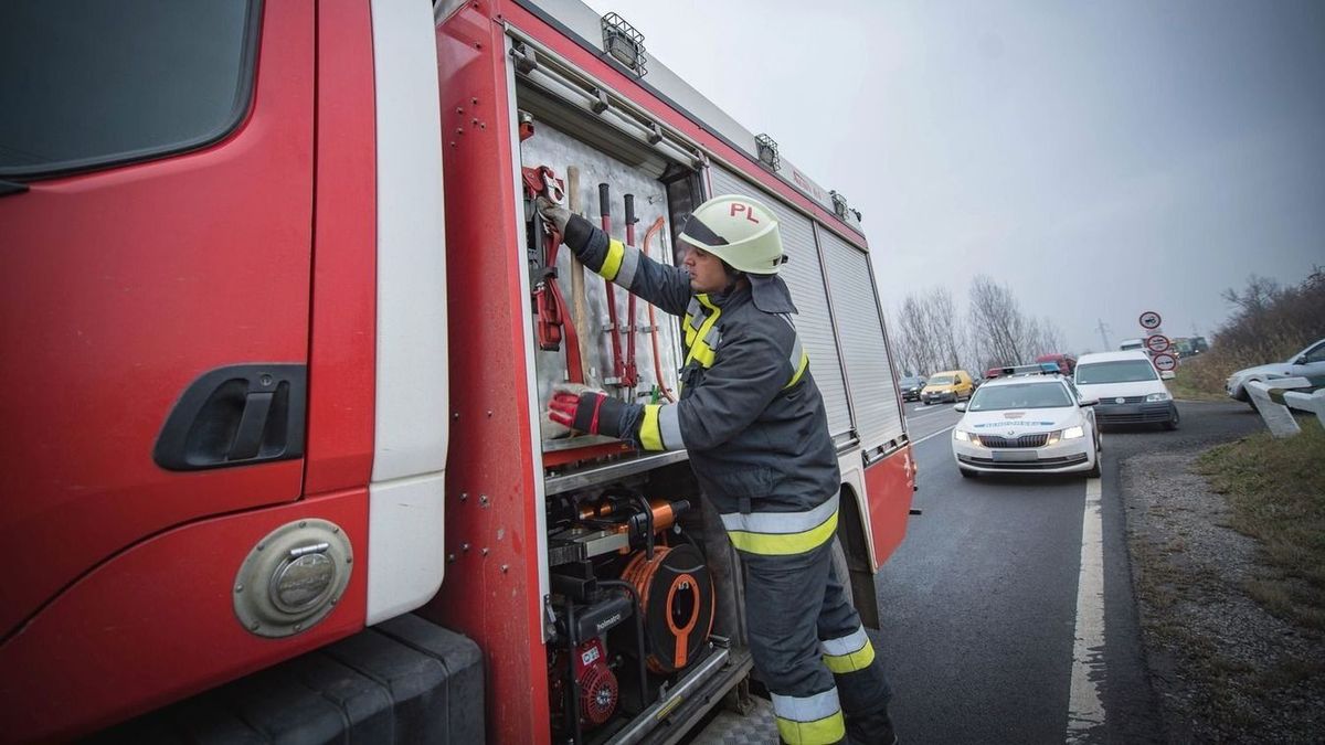 Nagyfügedre rohantak a tűzoltók: kigyulladt egy lakóépület