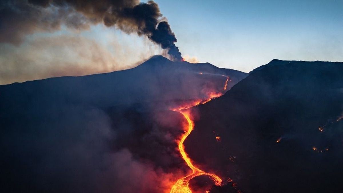 Újra kitört az Etna, teljesen leállt a repülőforgalom Szicíliában