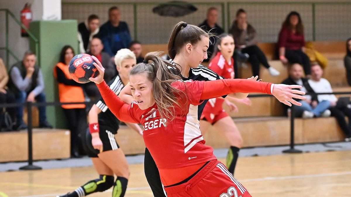 Eszterházy SC: Alaxai, Babinszky és Utasi az ellenfélnél