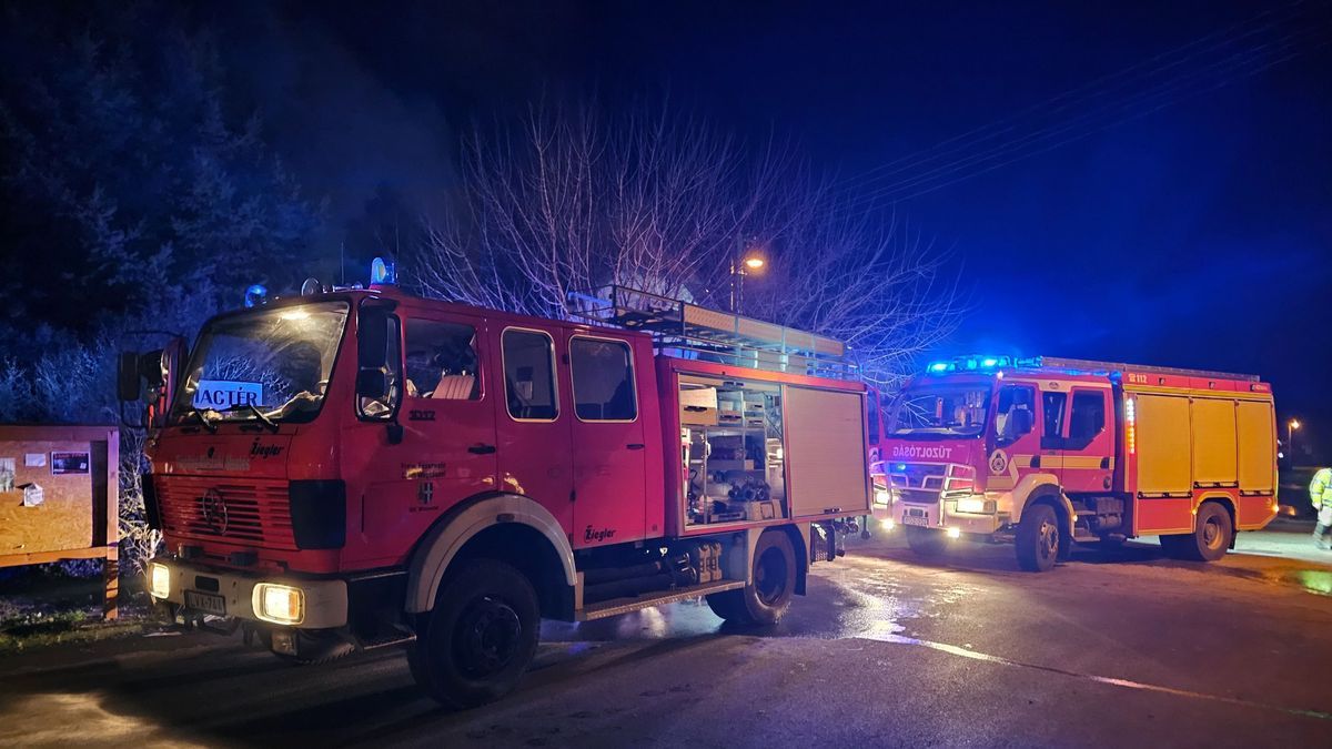 Porig égett egy családi ház a hevesi településen: három város tűzoltói küzdöttek a tűzzel
