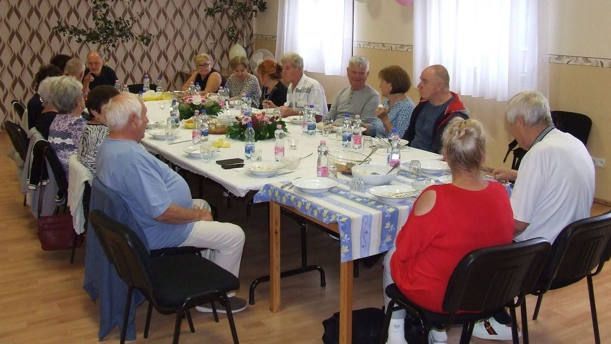 61 év után újra összeállt az osztály: 75 évesen találkoztak egykori iskolájukban