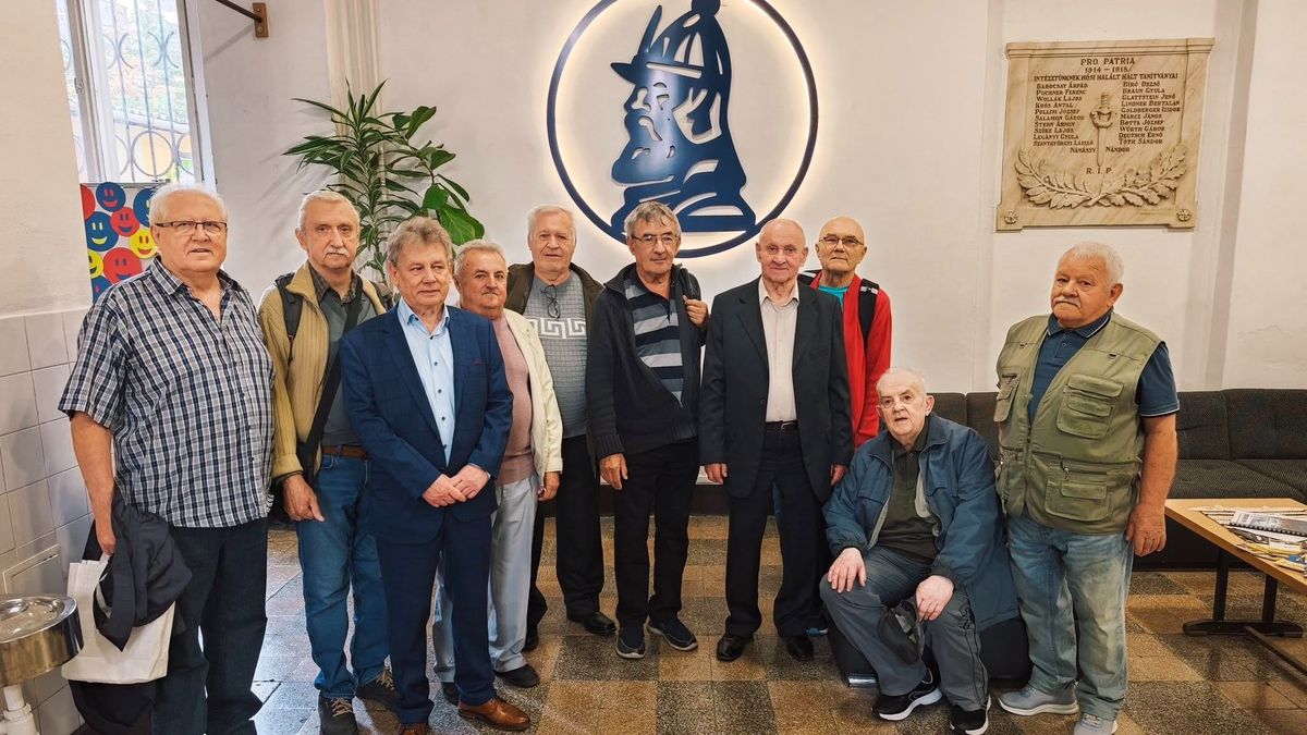 Tengerésztől a polgármesterig: 60 év után újra összejött a legendás egri osztály