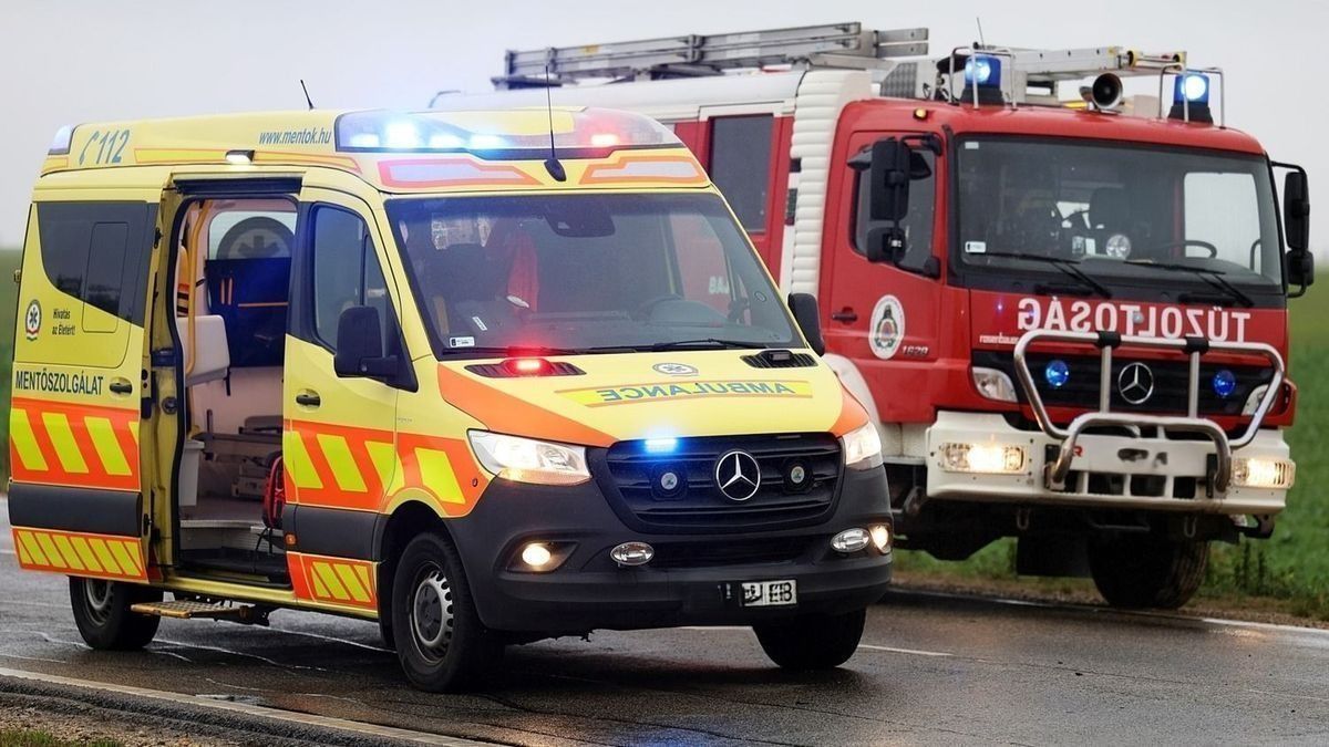 Árokban, fejtetőn és összetörve kötöttek ki az autók Hevesben