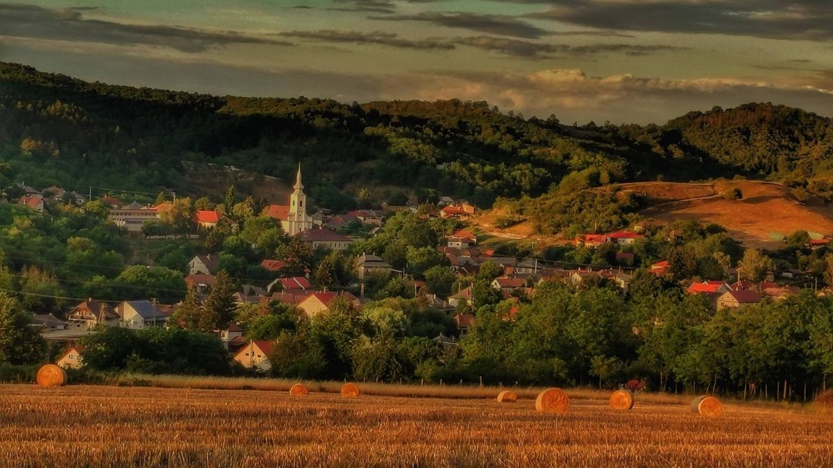 Ritka felvételek érkeztek a Mátrából, füstfelhő borította be a vidéket – videón a különleges gőzmozdony