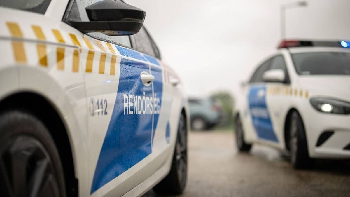Baleset a 24-es főúton, motor és autó ütközött össze