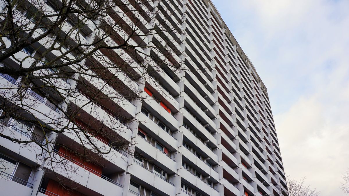 Megszűnhet a közszolgálati dolgozók évi egymillió forintos otthontámogatása