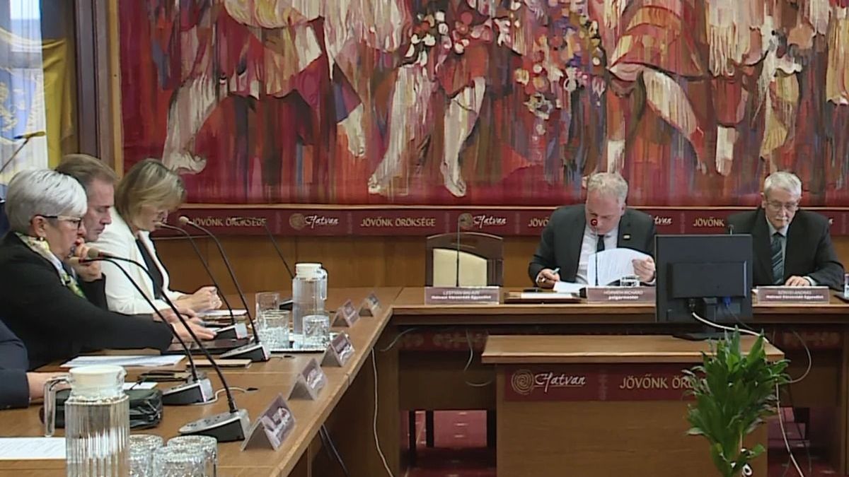 Gátat szabnak a parkolási káosznak: fontos szigorításról döntöttek a hevesi városban