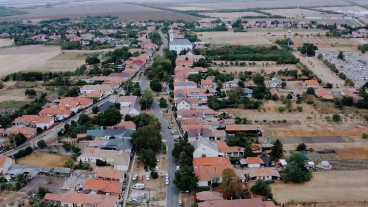 Az egyik hevesi településnek saját dala született: már az ünnepségeken is ezt játsszák – mutatjuk a videóklipet