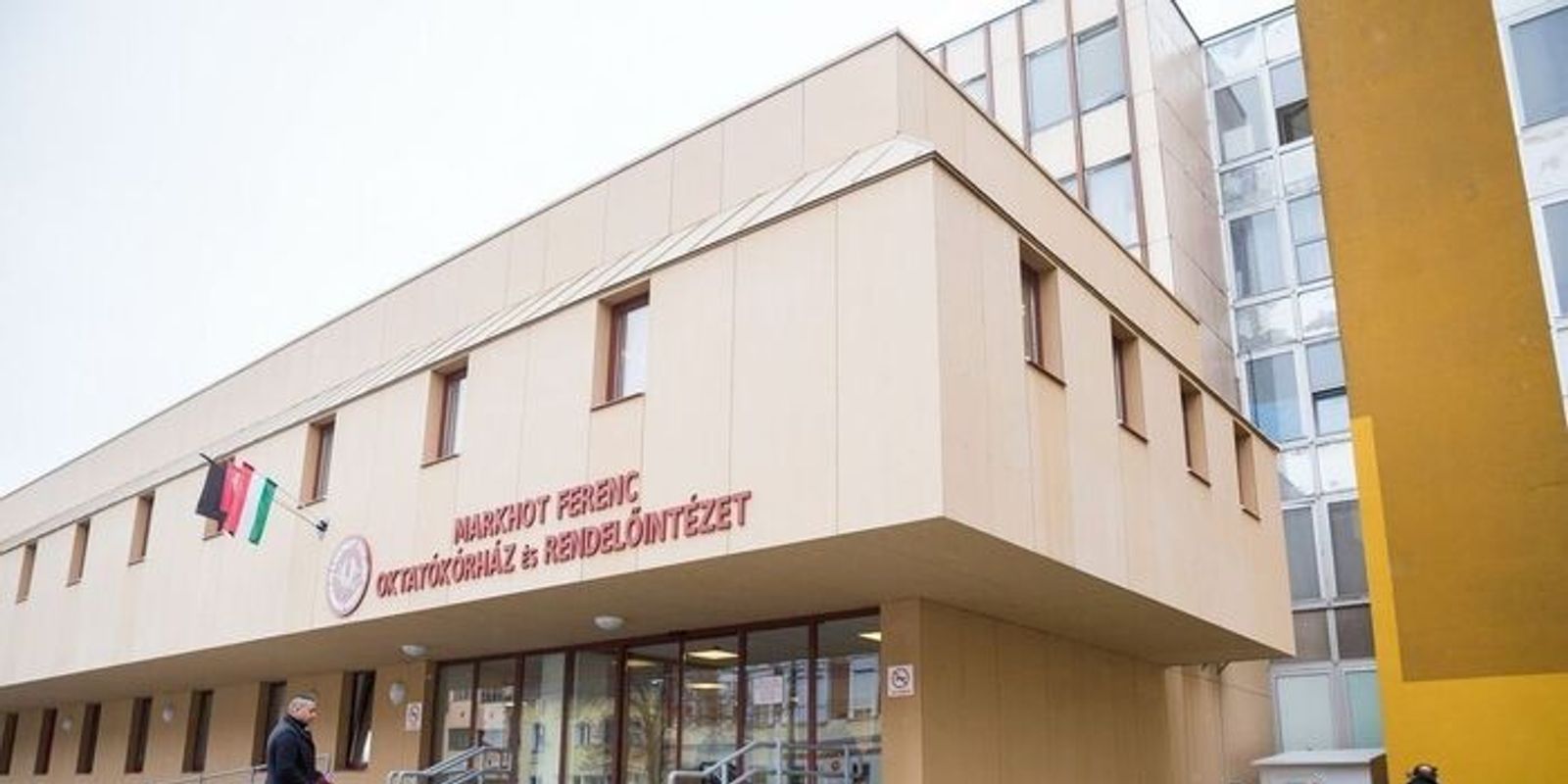 Alvó betegtől lopott pénzt egy férfi az egri kórházban