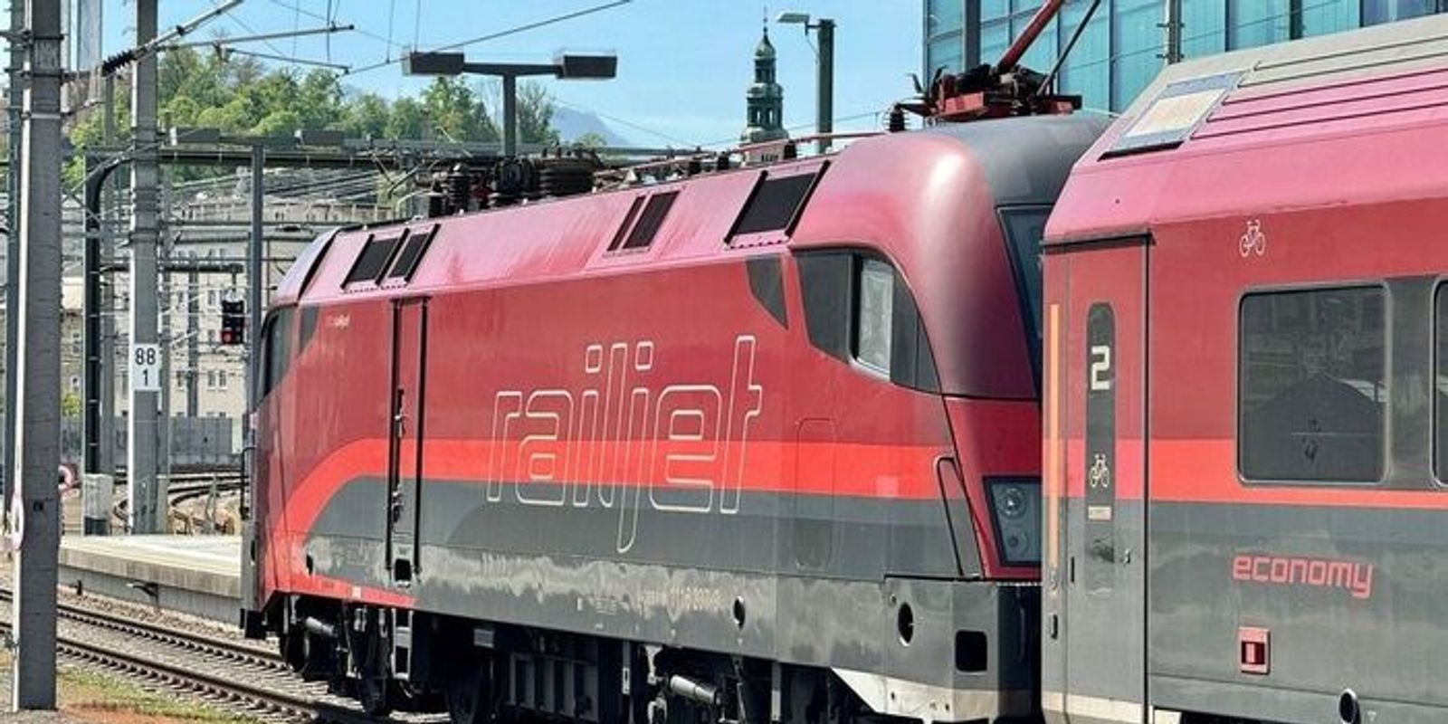Decembertől jön a Railjet: ezekből a hevesi városokból egyenest Bécsig és Münchenig utazhatsz!