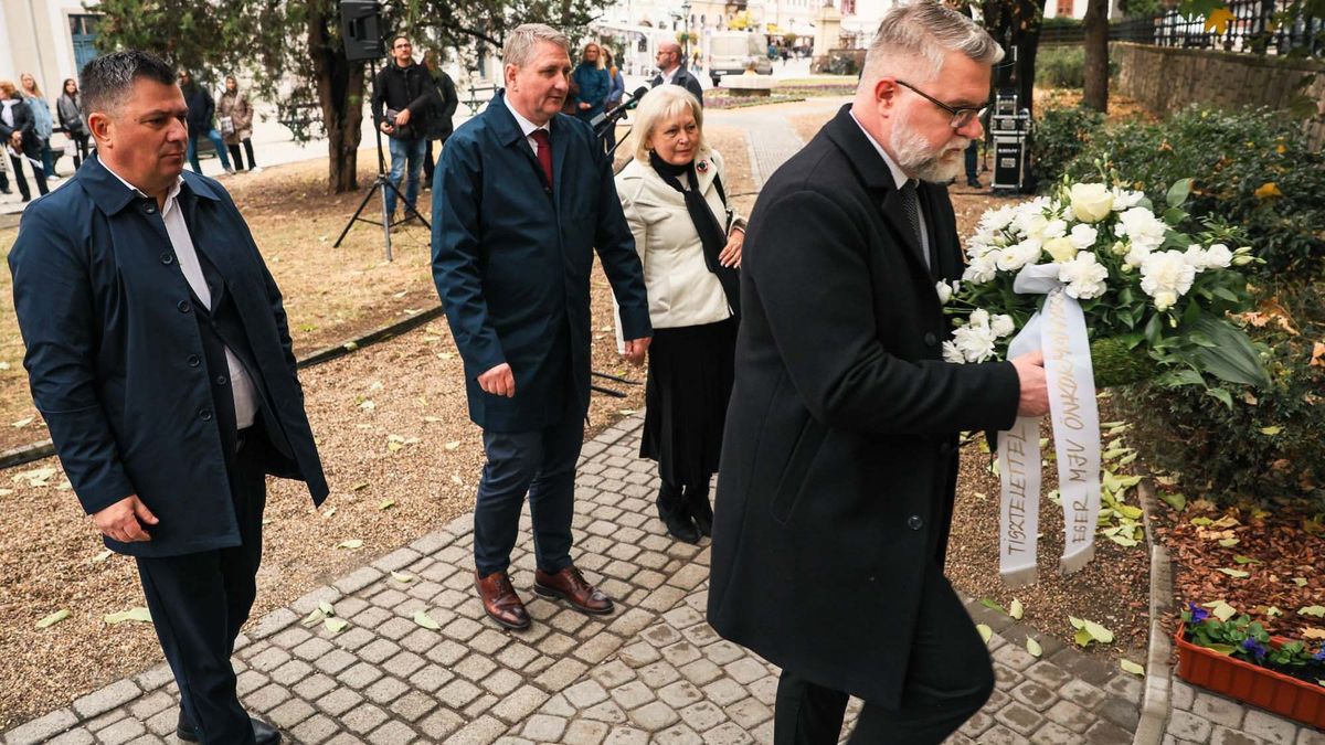 Emléktáblával bővül az egri sortűz áldozatainak emlékhelye