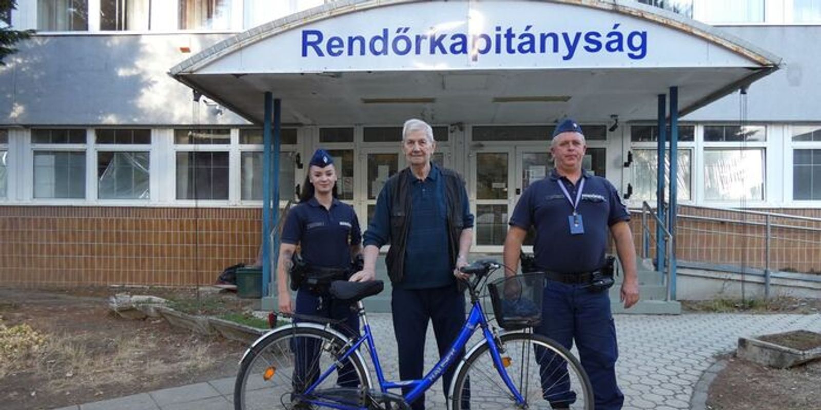 Vérlázító, amit a gyöngyösi üzletnél tett egy fiatal: azonnal hívták a rendőröket!