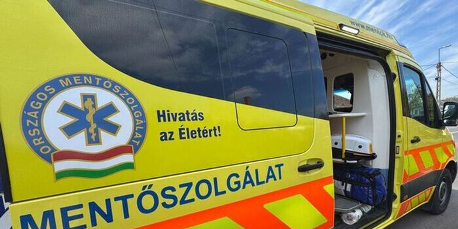 Motoros és autó karambolozott a 3-as főúton, mentő is érkezett a helyszínre!