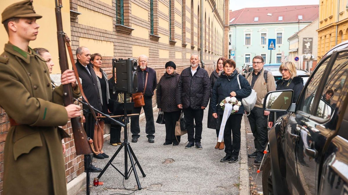 A Markhot utcai egri kórház egyik szárnya teljesen romba dőlt - az áldozatokra emlékeztek vasárnap (fotók)
