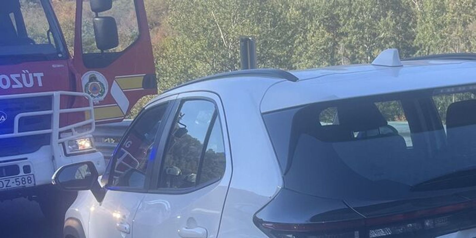 Súlyos sérülésekkel szállították kórházba a 25-ösön megsérült motorost +helyszíni fotó