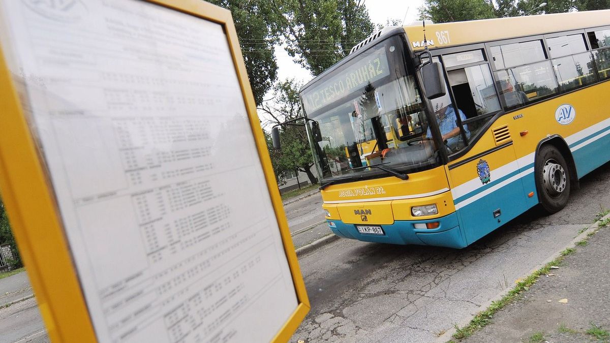 Változik a menetrend Egerben: így juthatsz ki a temetőkbe mindenszentekkor!